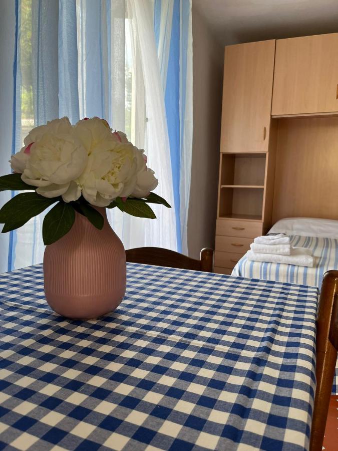 Casa Violetta Bed & Breakfast มารีนา ดิ มาซซา ภายนอก รูปภาพ