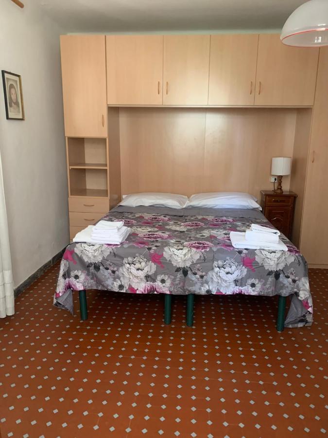Casa Violetta Bed & Breakfast มารีนา ดิ มาซซา ภายนอก รูปภาพ