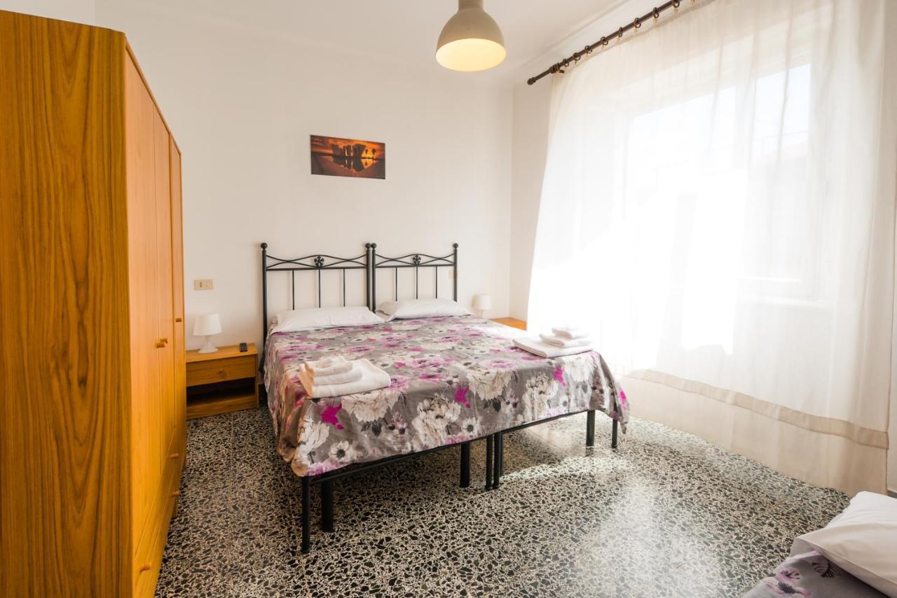 Casa Violetta Bed & Breakfast มารีนา ดิ มาซซา ภายนอก รูปภาพ
