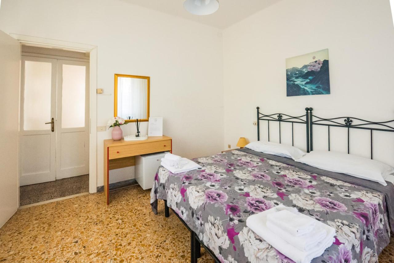 Casa Violetta Bed & Breakfast มารีนา ดิ มาซซา ภายนอก รูปภาพ